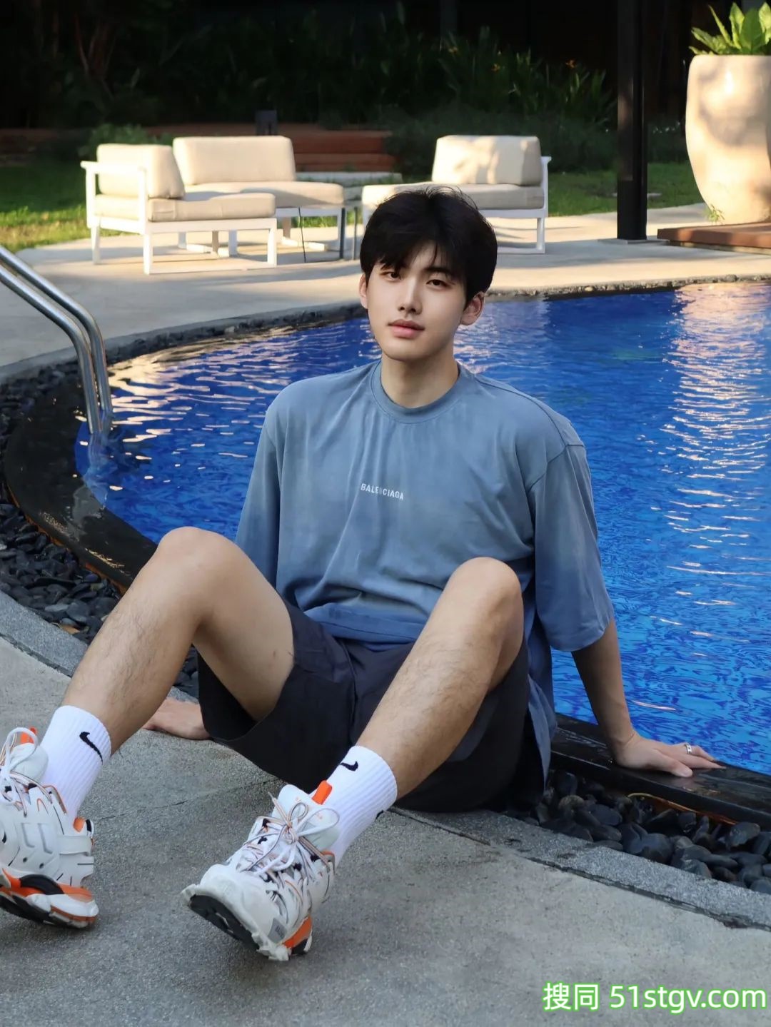 清秀薄肌帅哥，谈个这样的，你就老实了 - 51虹马