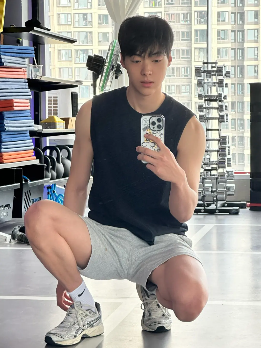 阳光腹肌男孩，潮气蓬勃的青春 - 51虹马