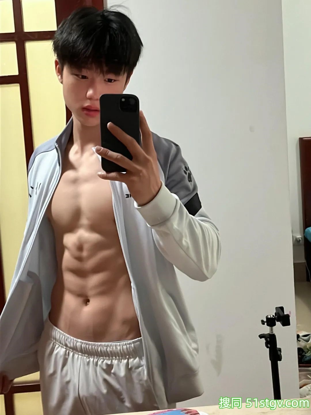 童颜巨肌，帅帅的小哥哥，还是运动员 - 51虹马