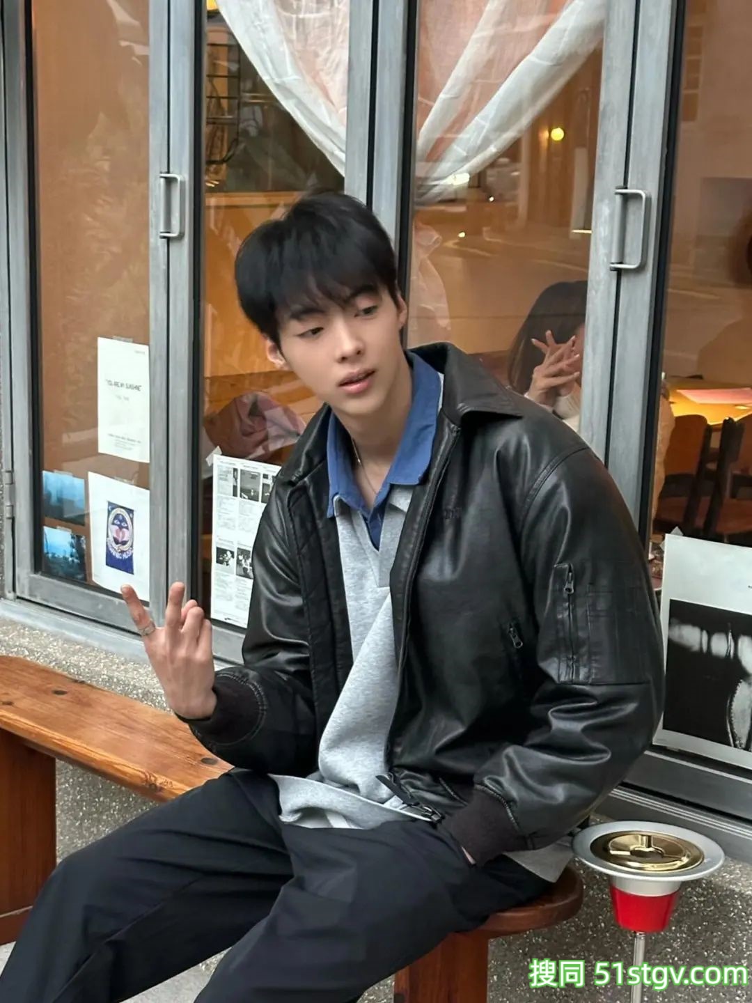 阳光腹肌男孩，潮气蓬勃的青春 - 51虹马