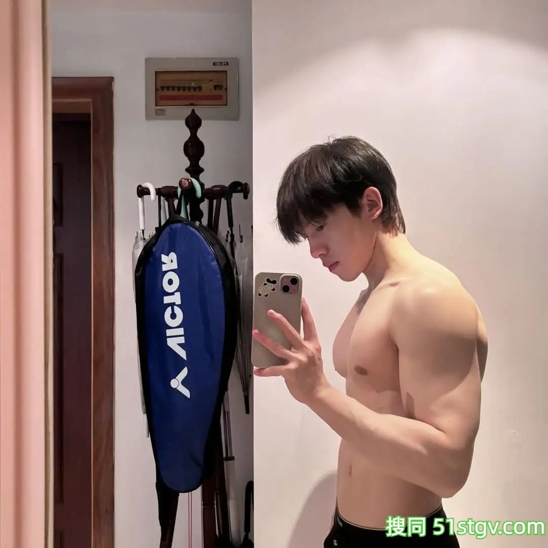 白皮壮壮的小哥哥 - 51虹马