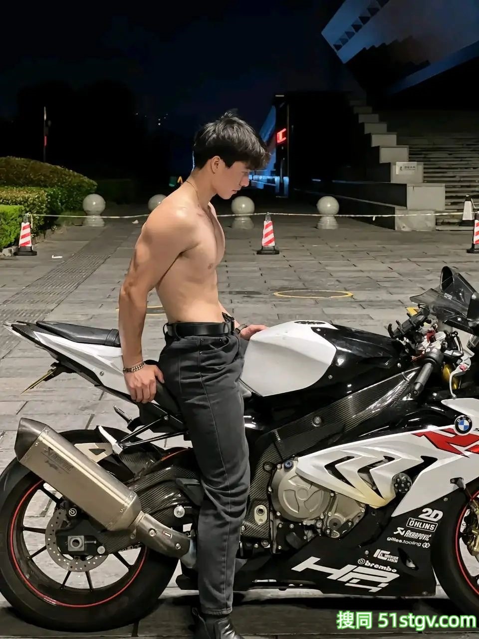 机车男孩，宽肩窄腰 - 51虹马