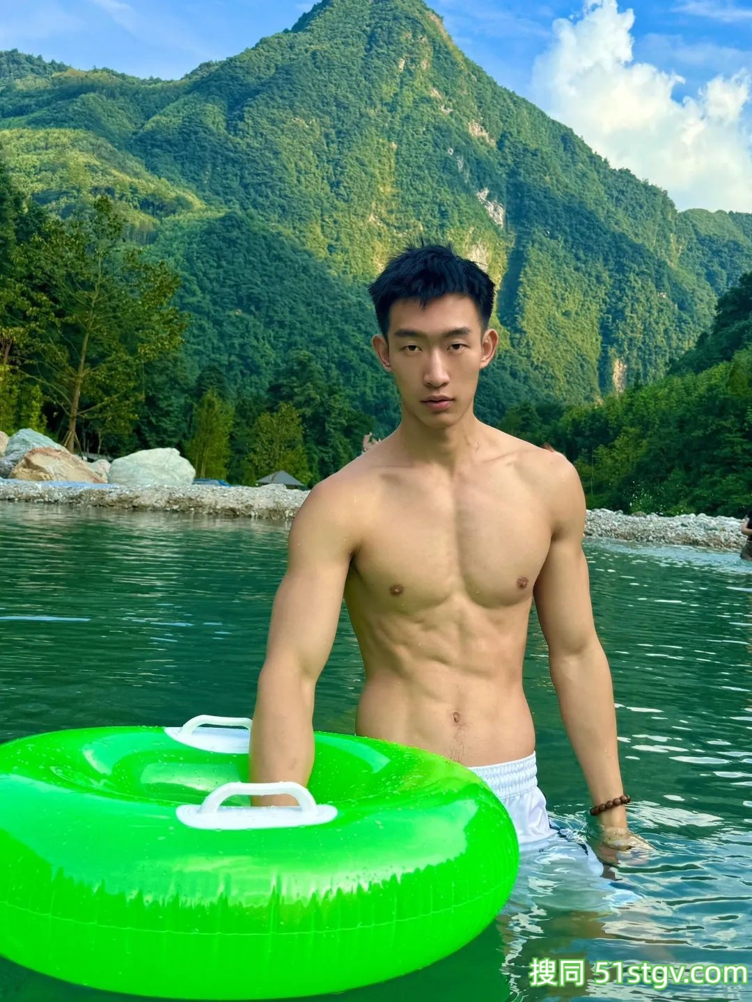 四川成都的帅哥，熊浩浩 - 51虹马