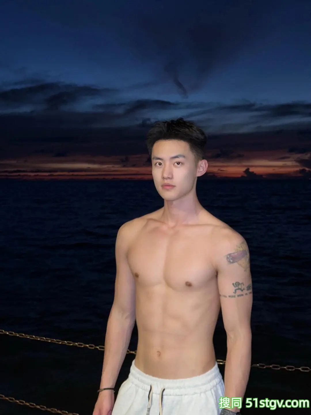 瘦瘦帅帅的小哥哥，杜可疯 - 51虹马