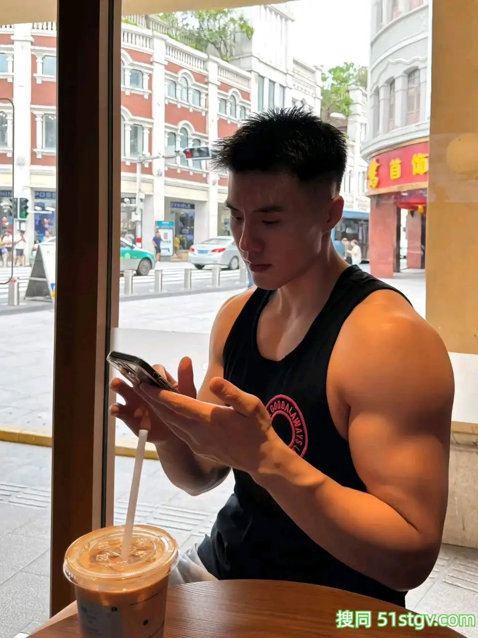 帅哥图集｜壮实的大哥哥，健身身材棒 - 51虹马
