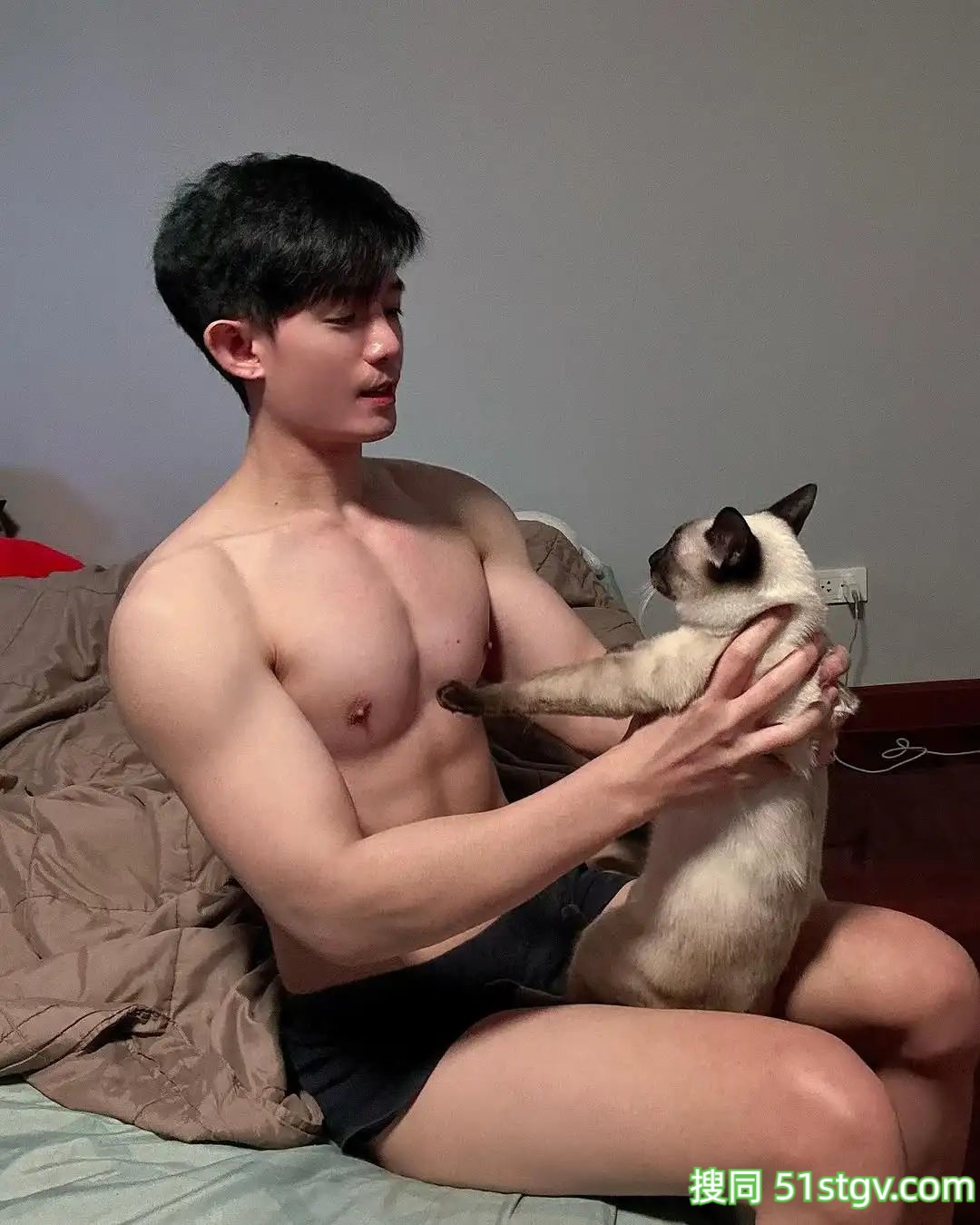 理想男友的样子，小奶狗的脸，体育生的身材 - 51虹马