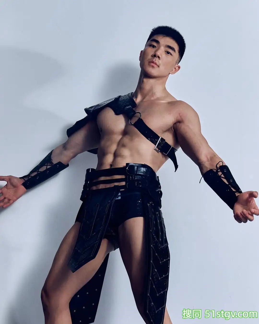 黑皮肉壮小哥哥 - 51虹马