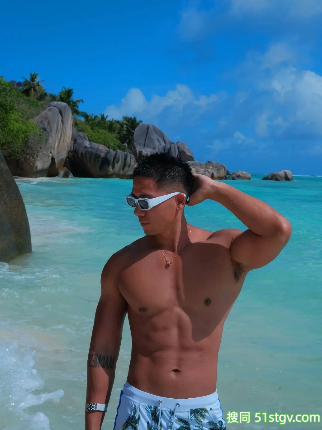 推特爆红的黑皮肌肉体育生,到底是谁在享用? - 51虹马 推特爆红的黑皮肌肉体育生,到底是谁在享用? - 51虹马