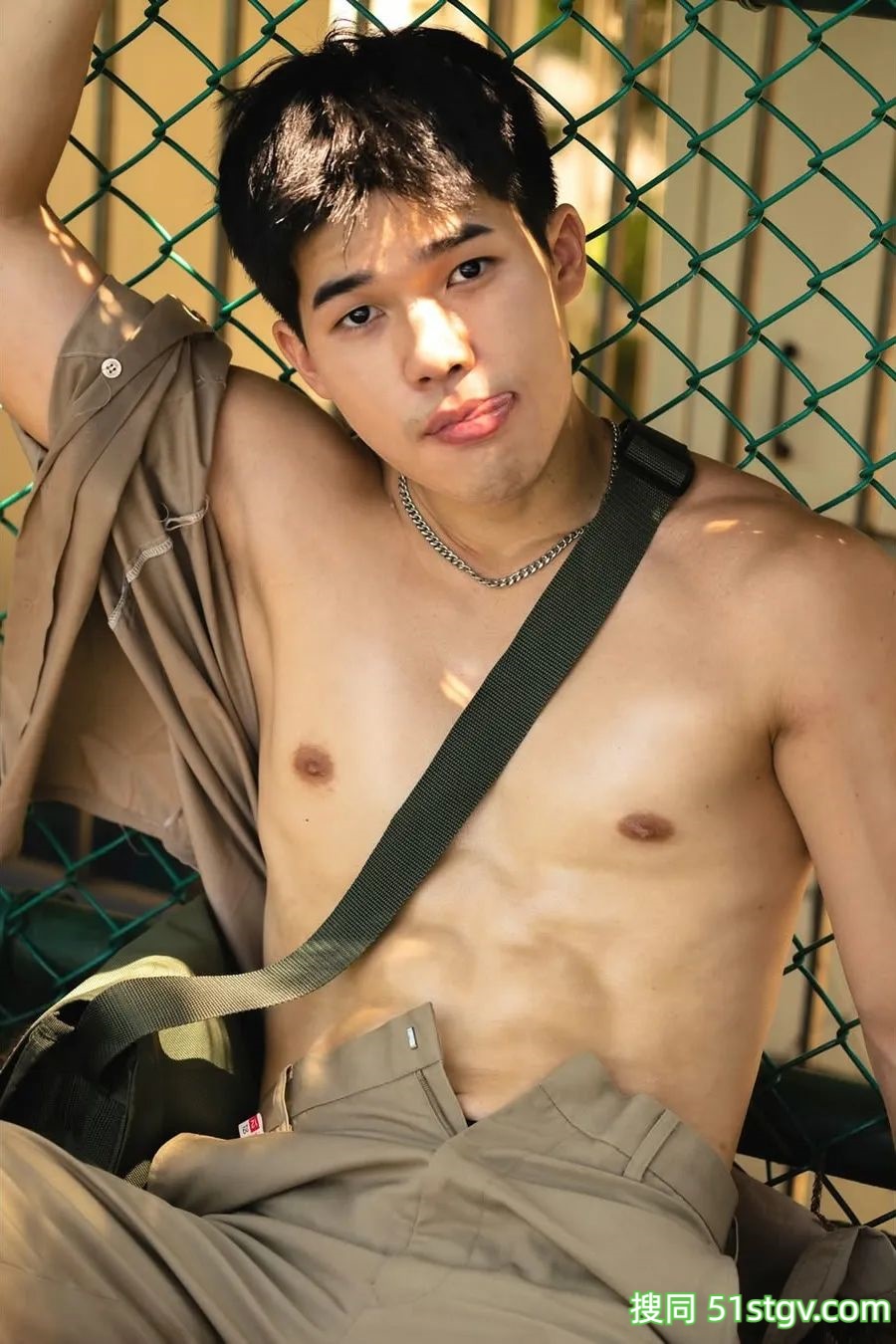 腹肌学长，有点泰国男生的风格 - 51虹马