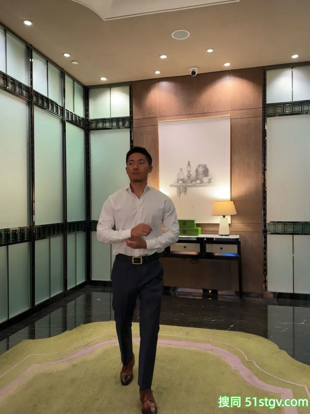 推特爆红的黑皮肌肉体育生,到底是谁在享用? - 51虹马 推特爆红的黑皮肌肉体育生,到底是谁在享用? - 51虹马