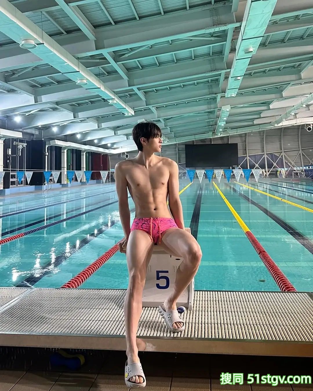 长腿小哥哥，游泳运动员 - 51虹马