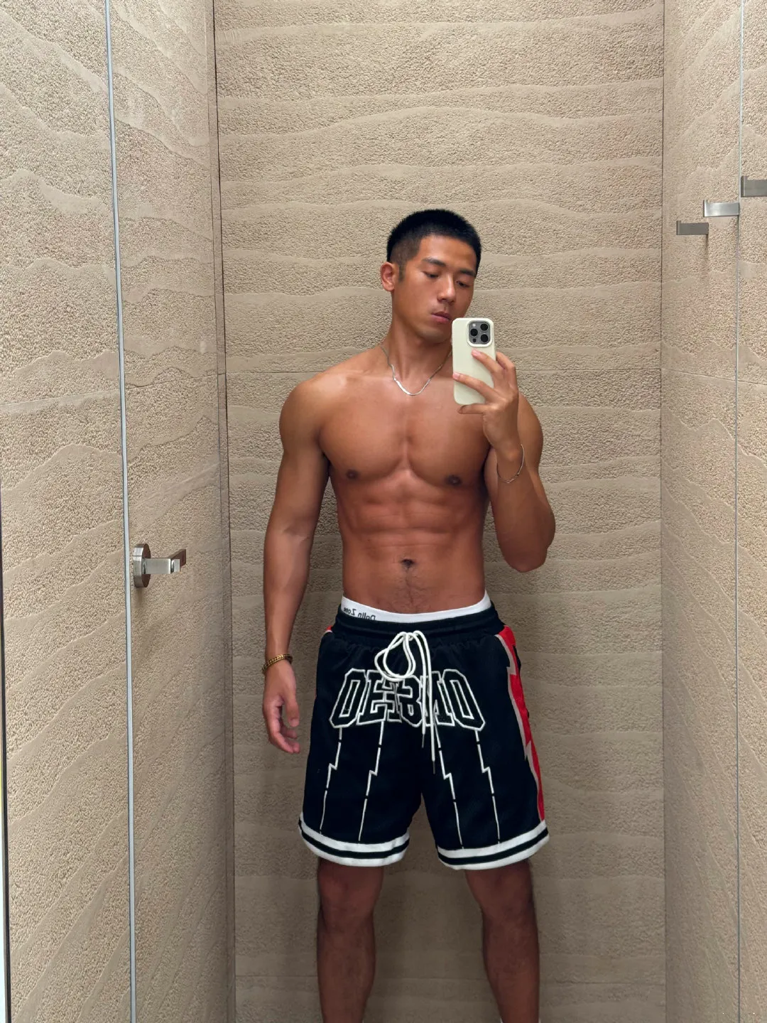 推特爆红的黑皮肌肉体育生,到底是谁在享用? - 51虹马 推特爆红的黑皮肌肉体育生,到底是谁在享用? - 51虹马