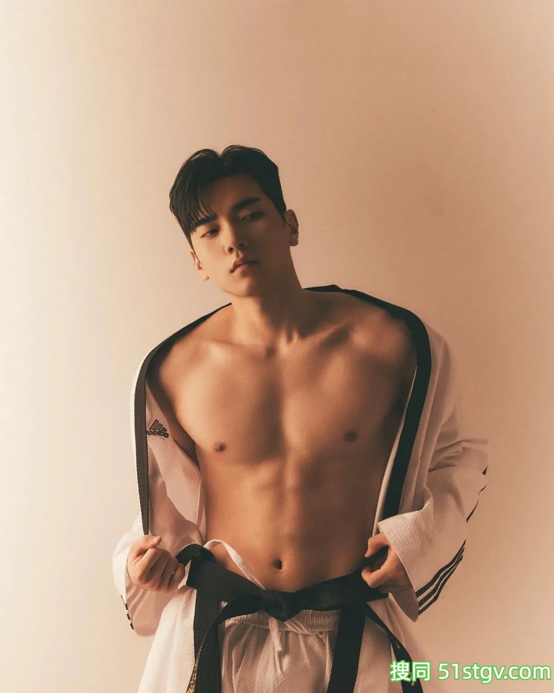 薄肌男，又有点肉肉的感觉 - 51虹马