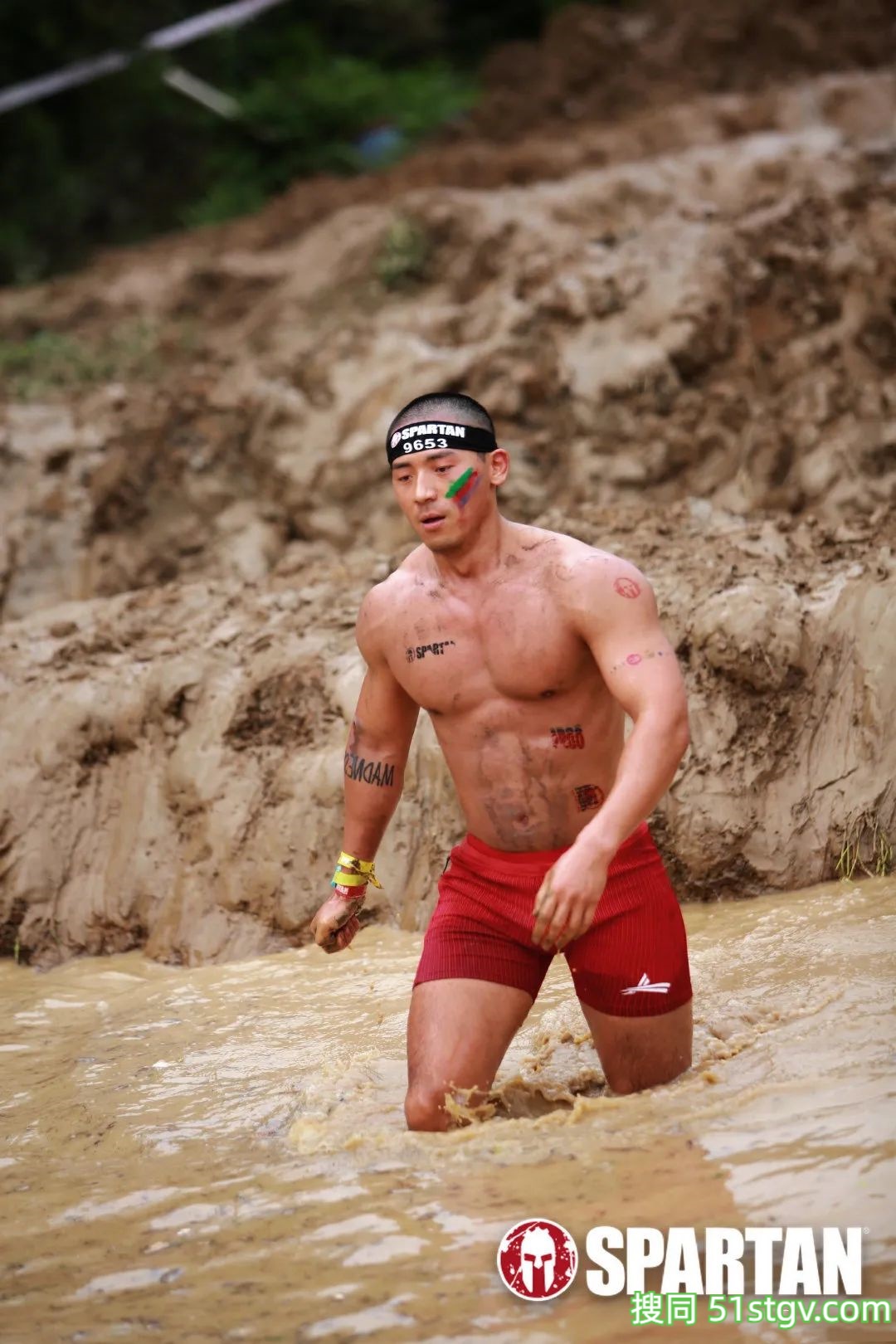 推特爆红的黑皮肌肉体育生,到底是谁在享用? - 51虹马 推特爆红的黑皮肌肉体育生,到底是谁在享用? - 51虹马