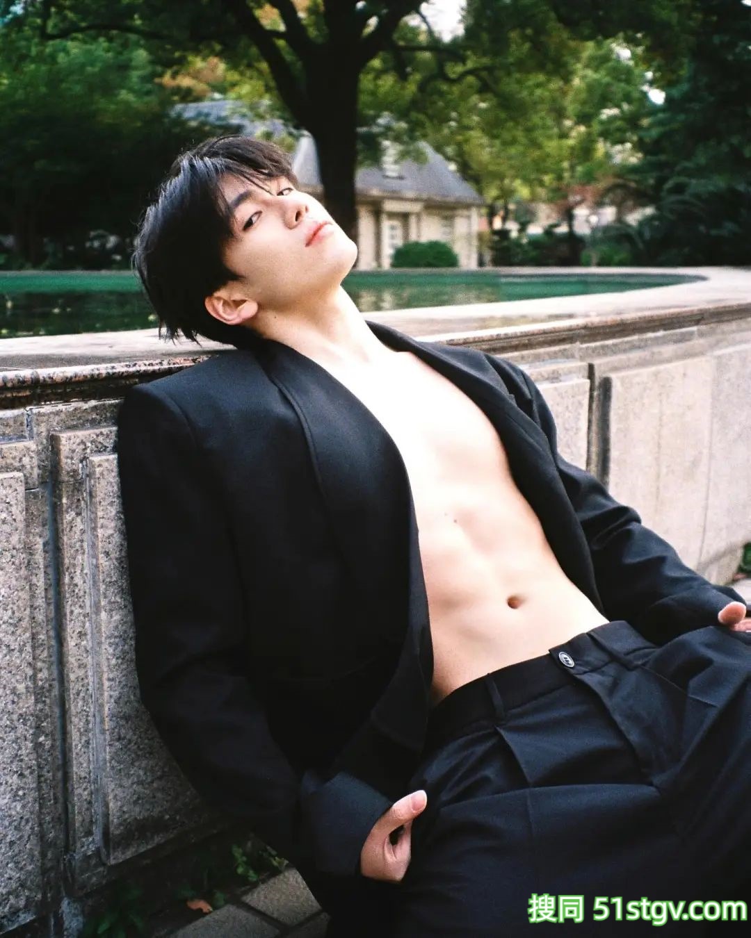 粉粉嫩嫩的，白皙帅哥 - 51虹马