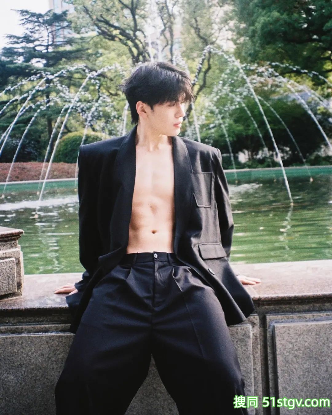 粉粉嫩嫩的，白皙帅哥 - 51虹马