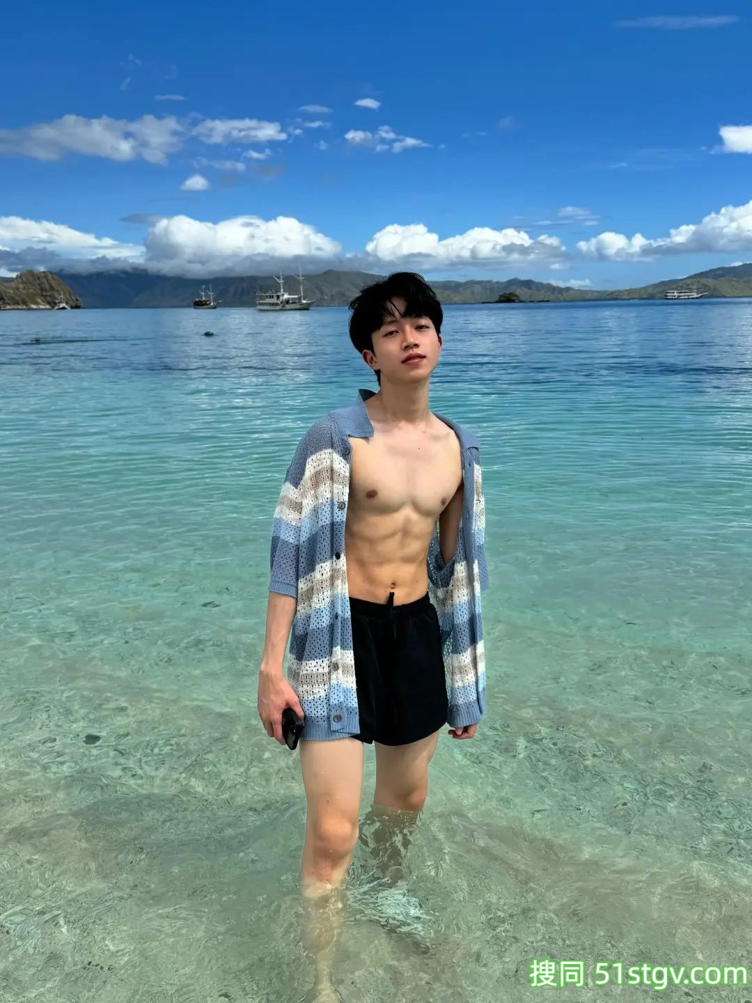 薄肌男友的泳池私照 - 51虹马