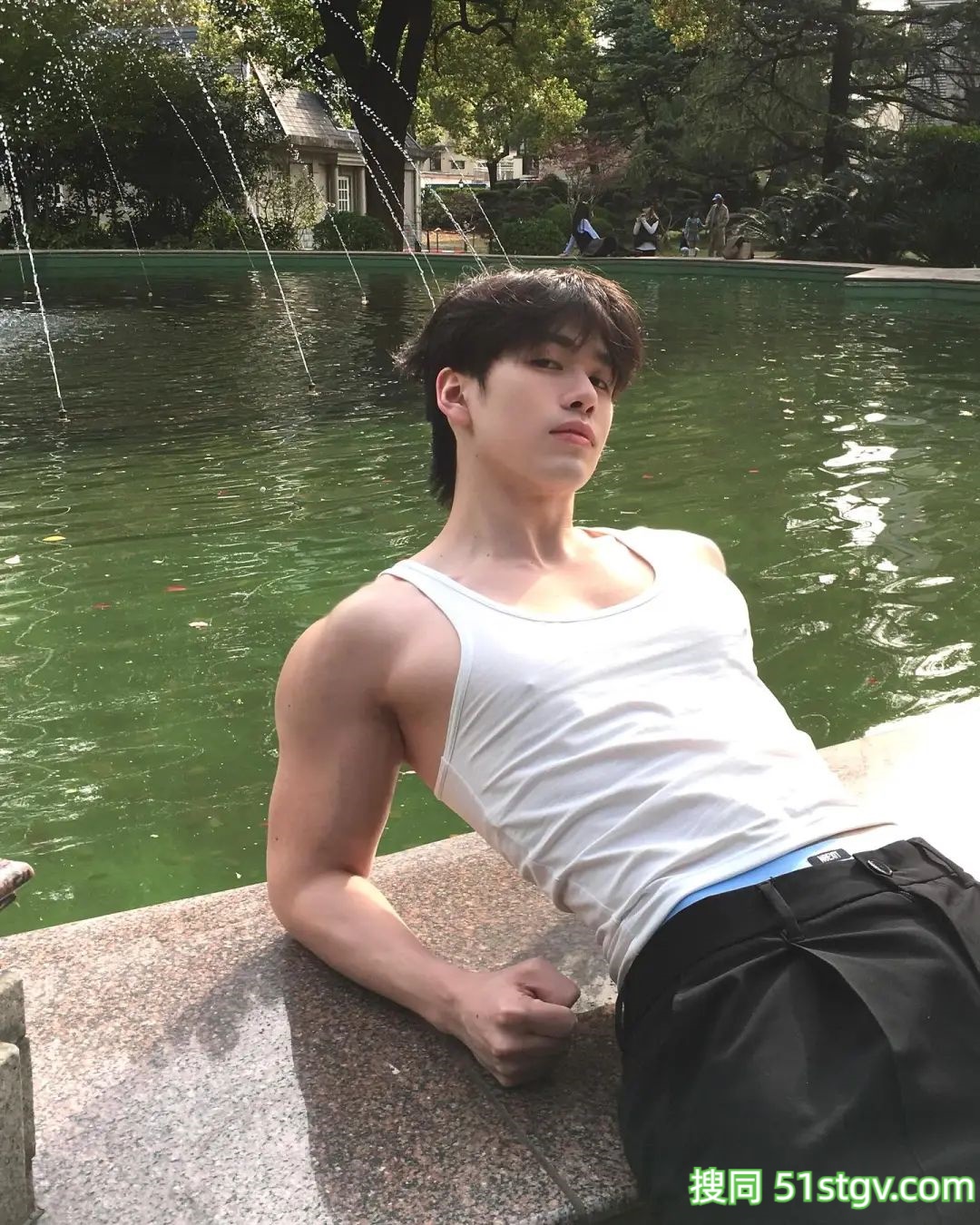 粉粉嫩嫩的，白皙帅哥 - 51虹马