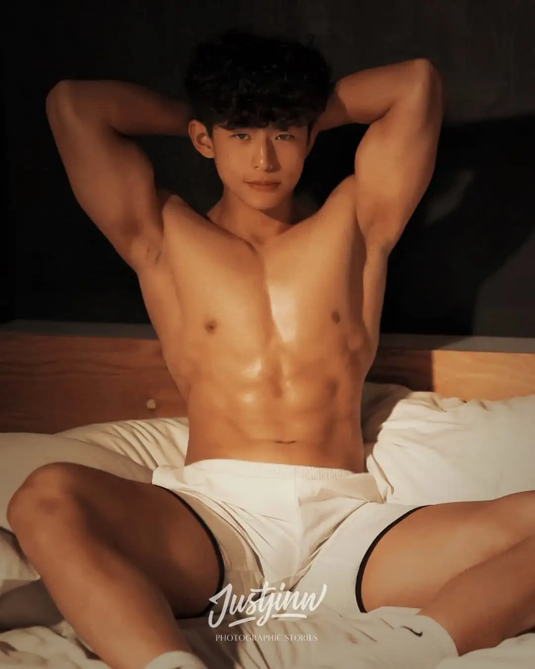 十七岁的小卷毛，黑皮体育生 - 51虹马