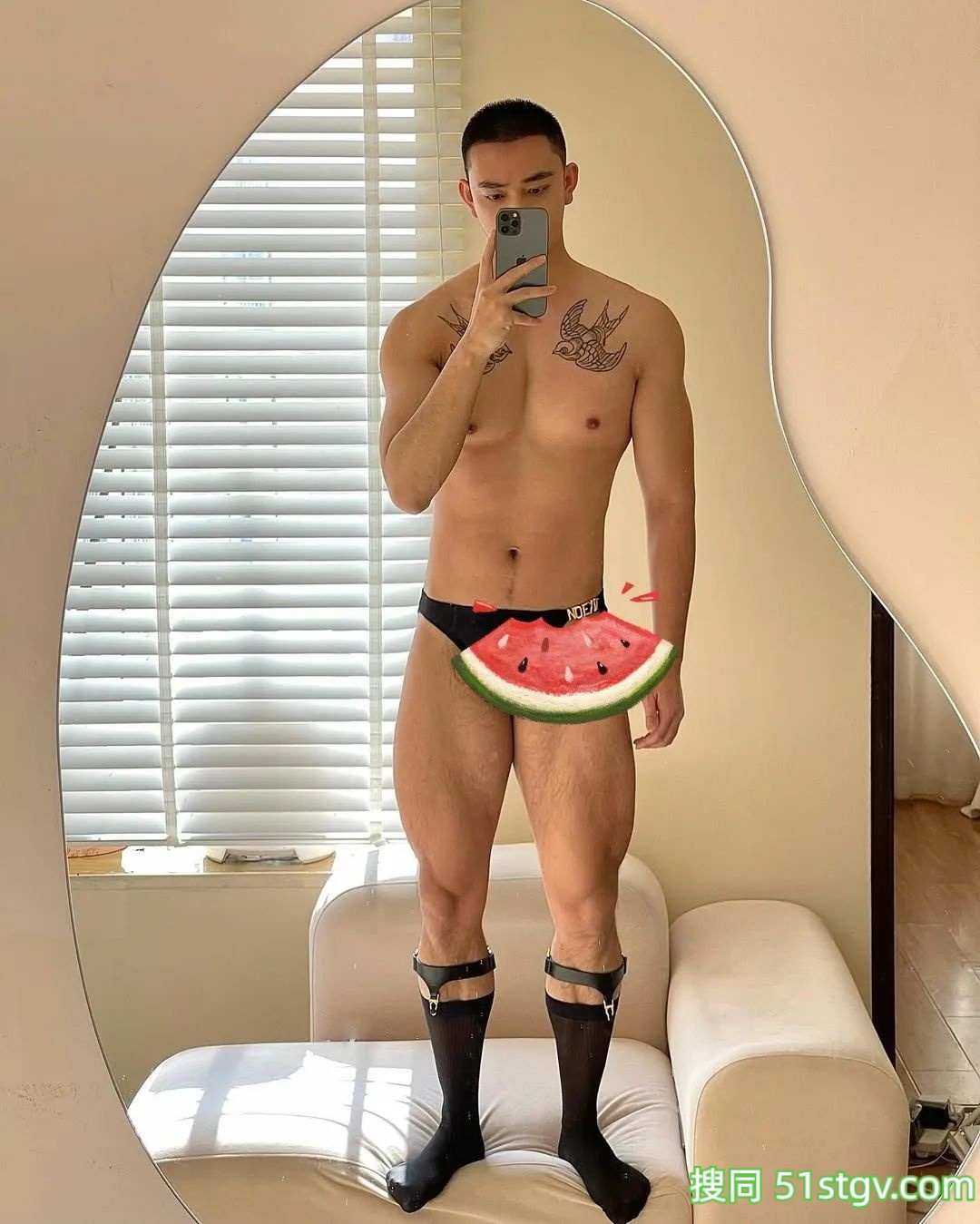 小哥哥的对镜自拍 - 51虹马