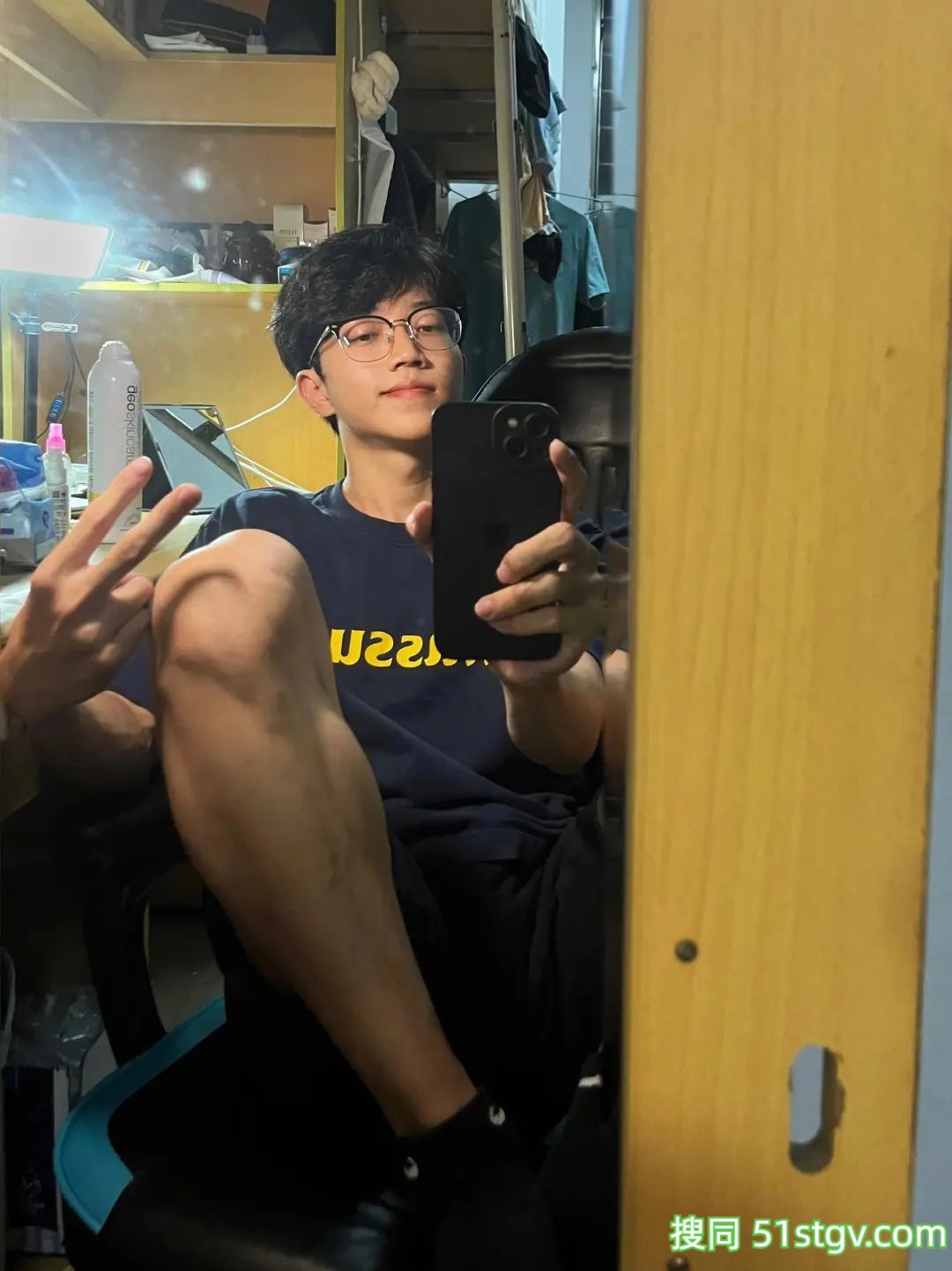 薄肌男友的泳池私照 - 51虹马