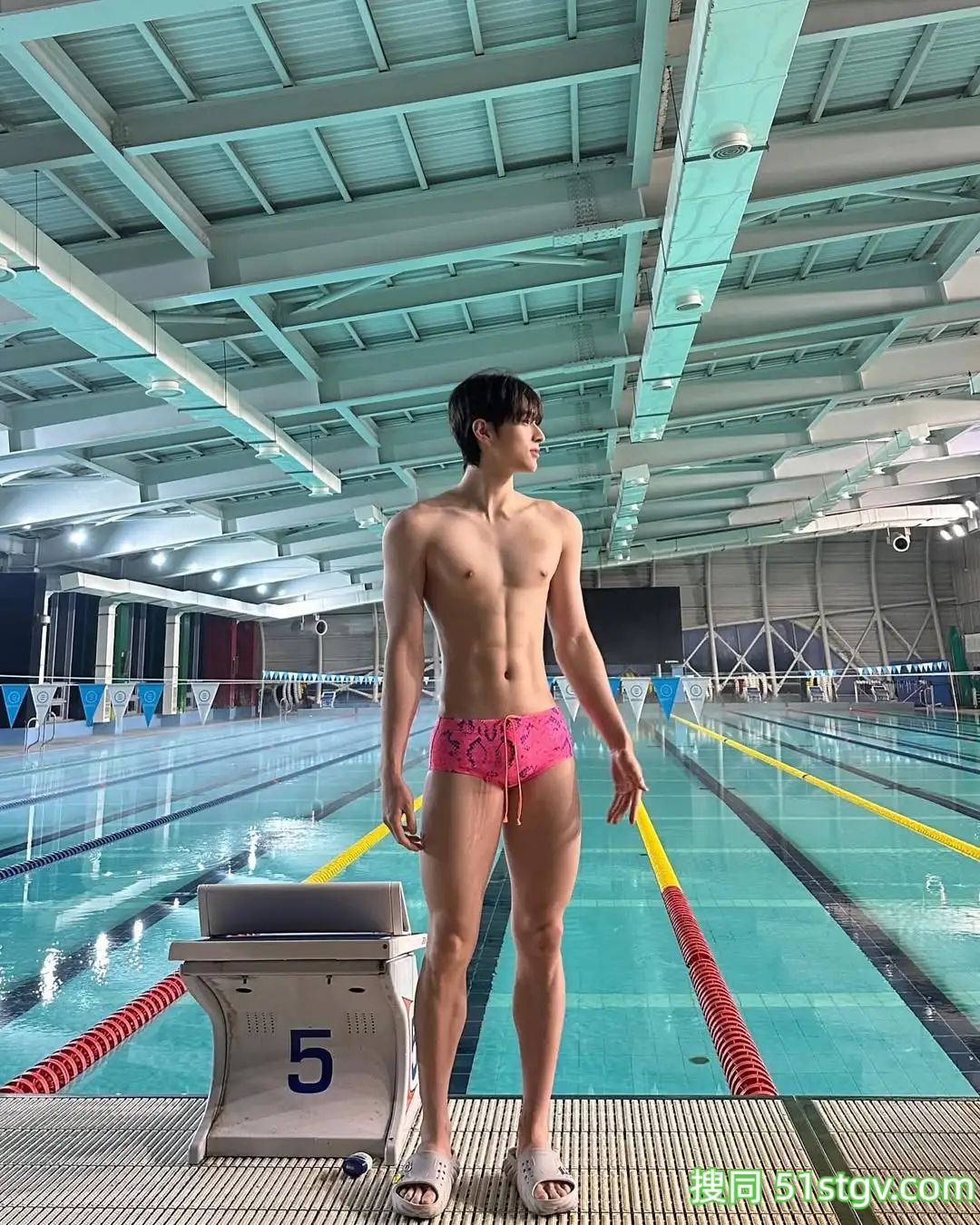 长腿小哥哥，游泳运动员 - 51虹马