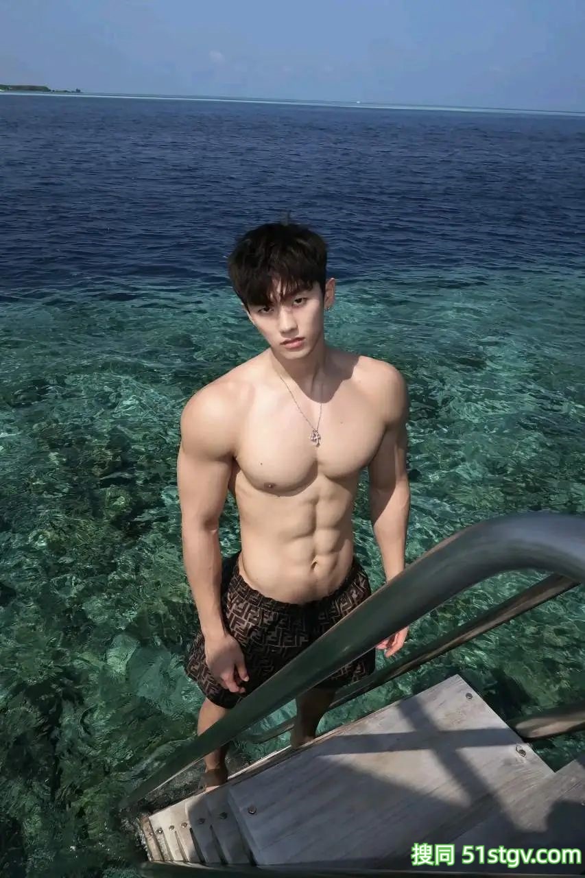 小奶狗有大肌肉 - 51虹马