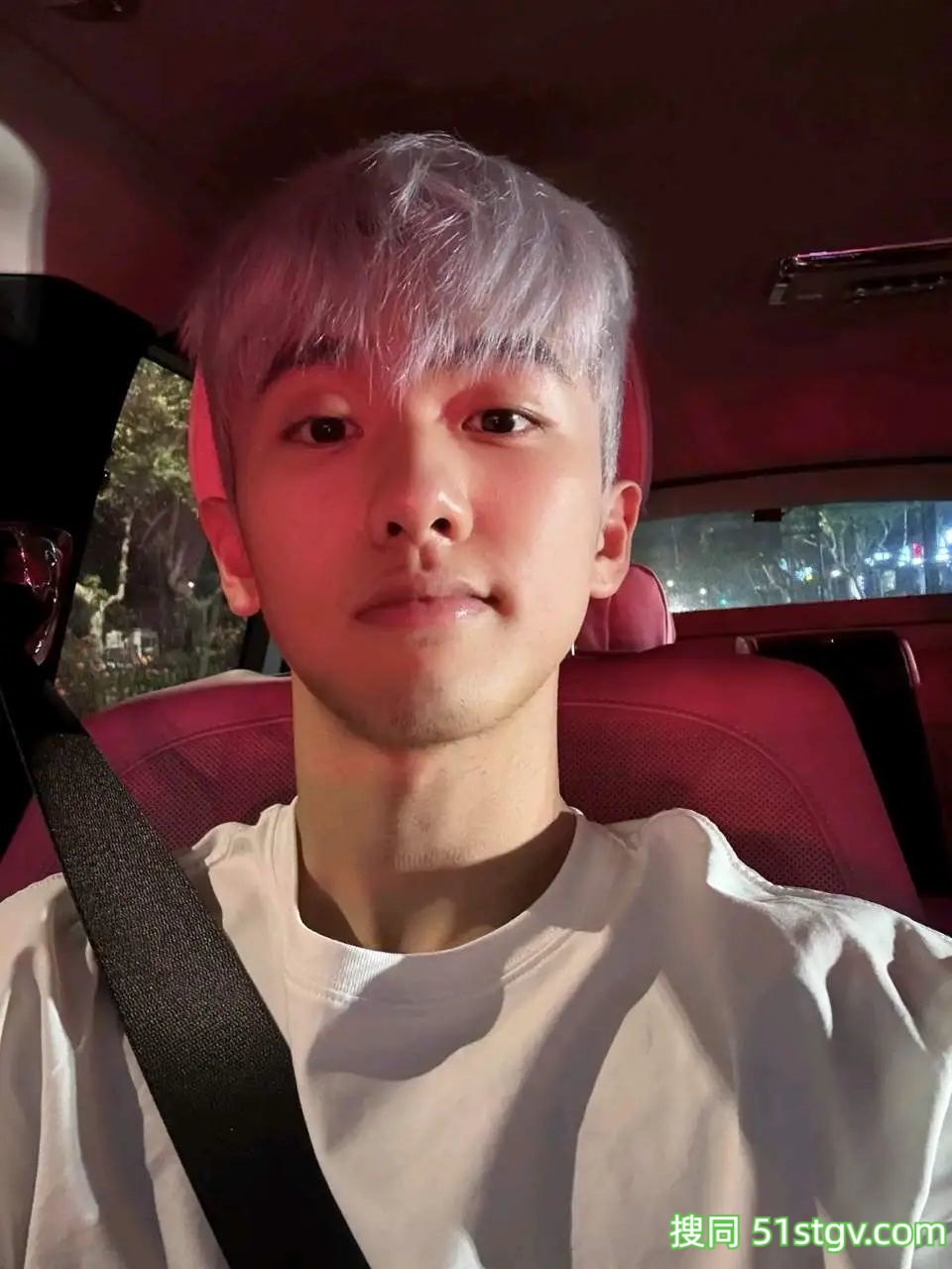 小奶狗有大肌肉 - 51虹马