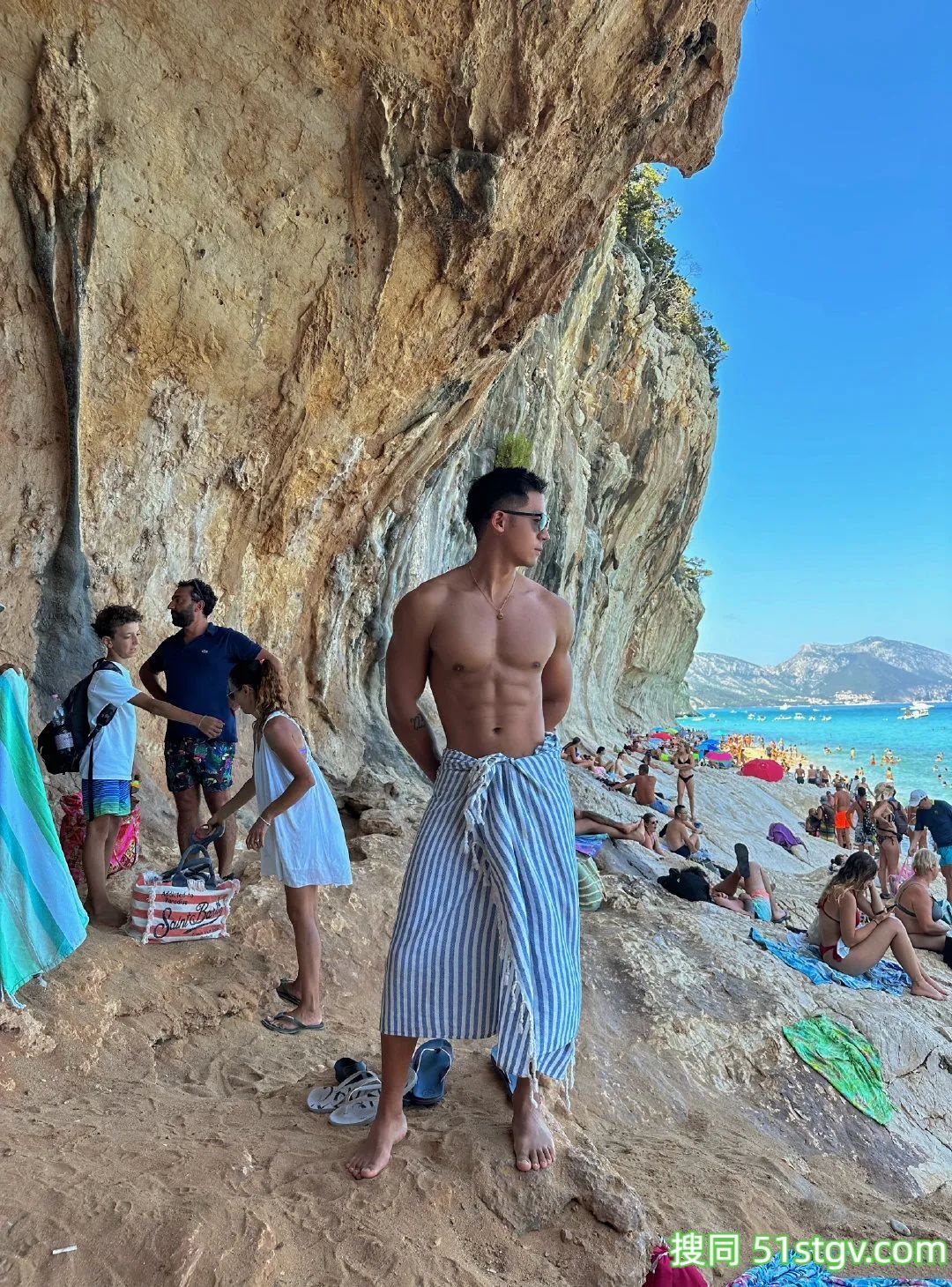 推特爆红的黑皮肌肉体育生,到底是谁在享用? - 51虹马 推特爆红的黑皮肌肉体育生,到底是谁在享用? - 51虹马