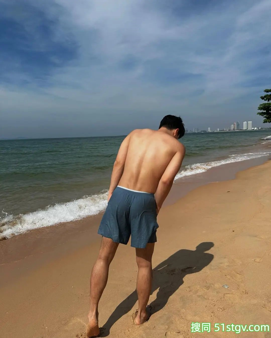 薄肌男，又有点肉肉的感觉 - 51虹马