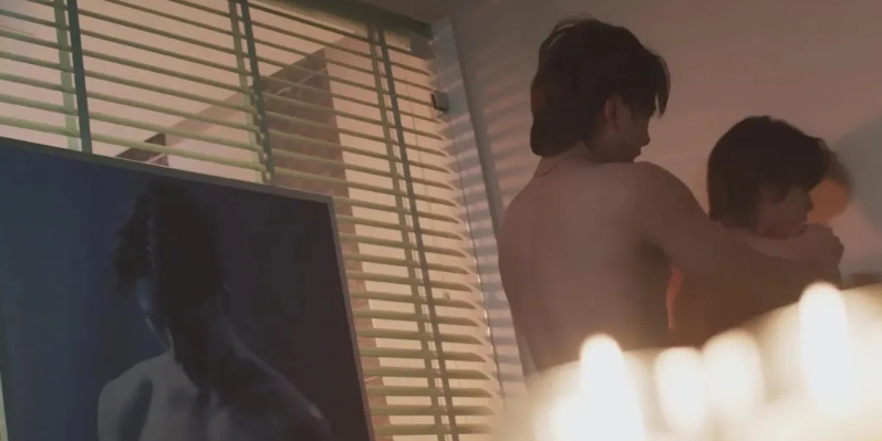 《一眼万年》讲述两个男孩从误会到相爱的故事-51虹马