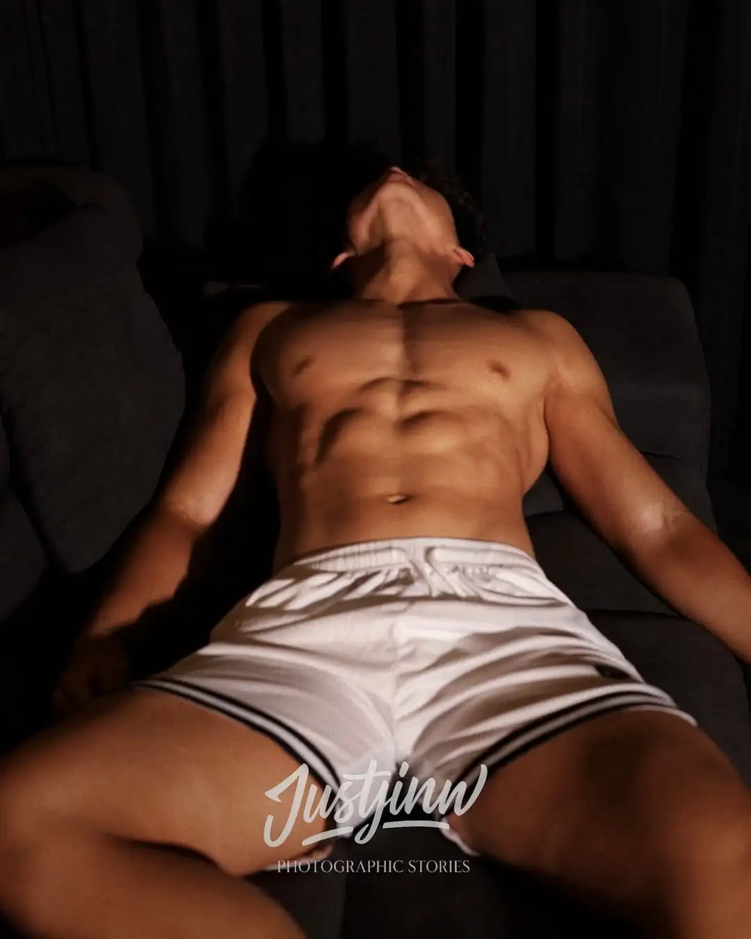 十七岁的小卷毛，黑皮体育生 - 51虹马