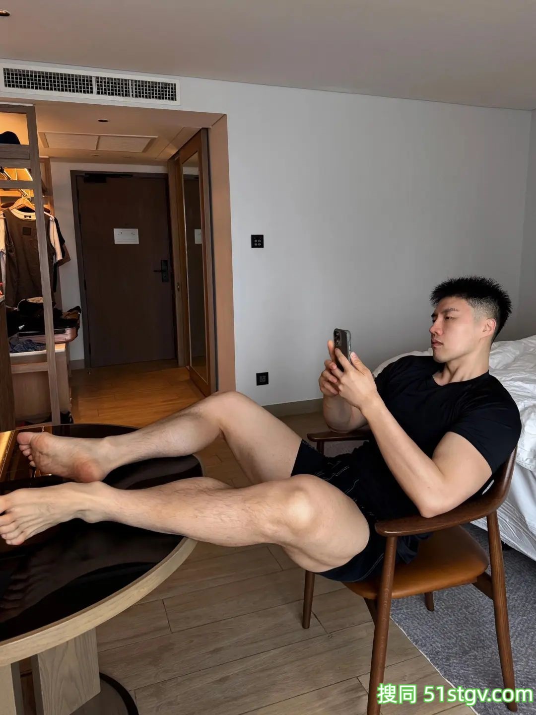 好粗壮的男人，感觉像奶白皮 - 51虹马