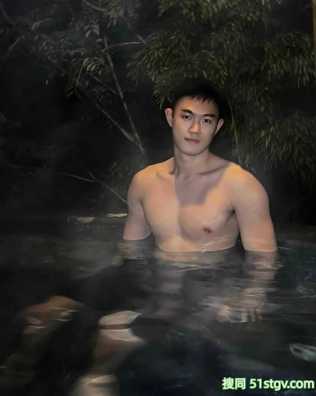 脂包肌帅哥哥的度假日常 - 51虹马