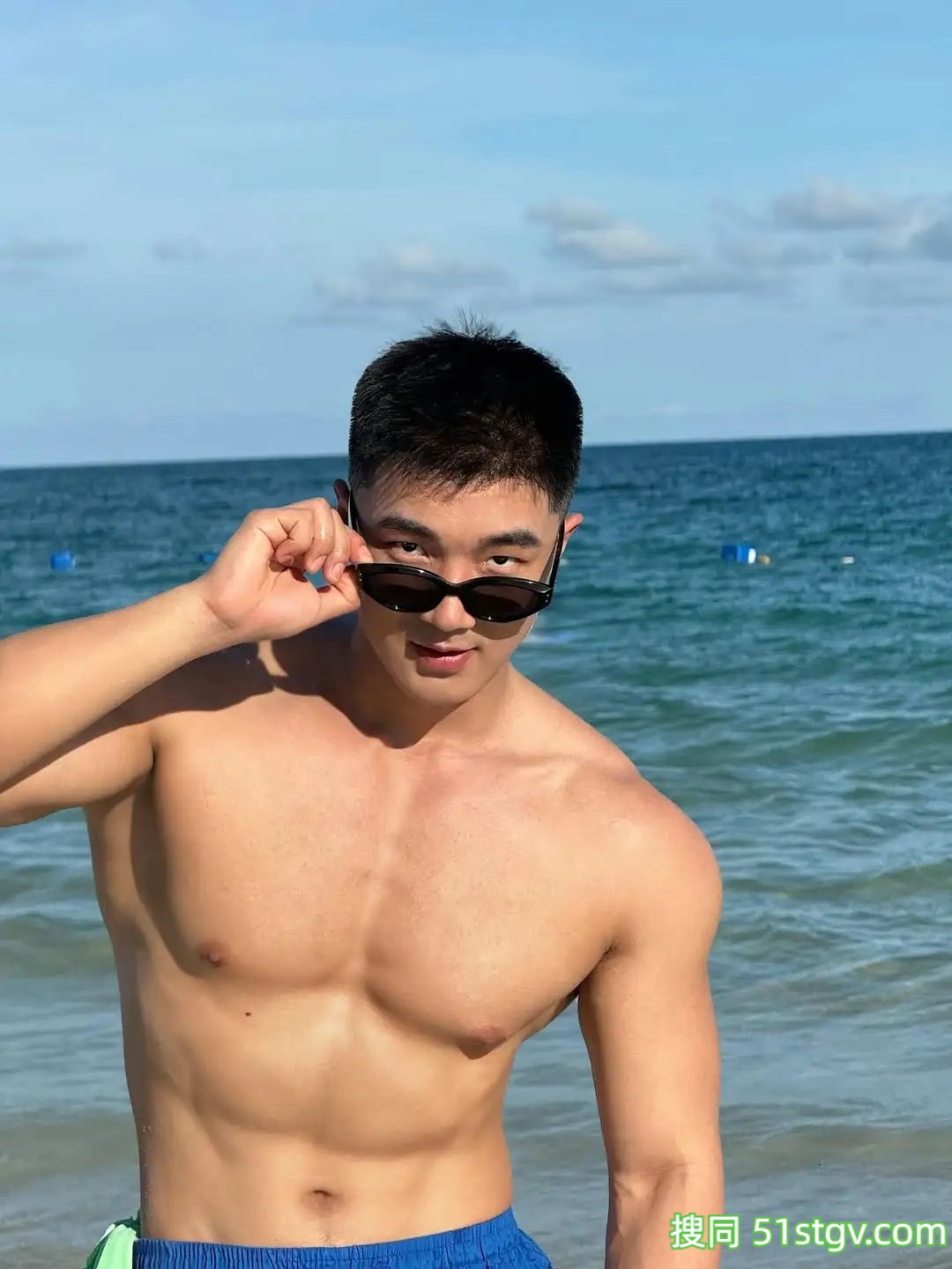 黑皮肉壮小哥哥 - 51虹马