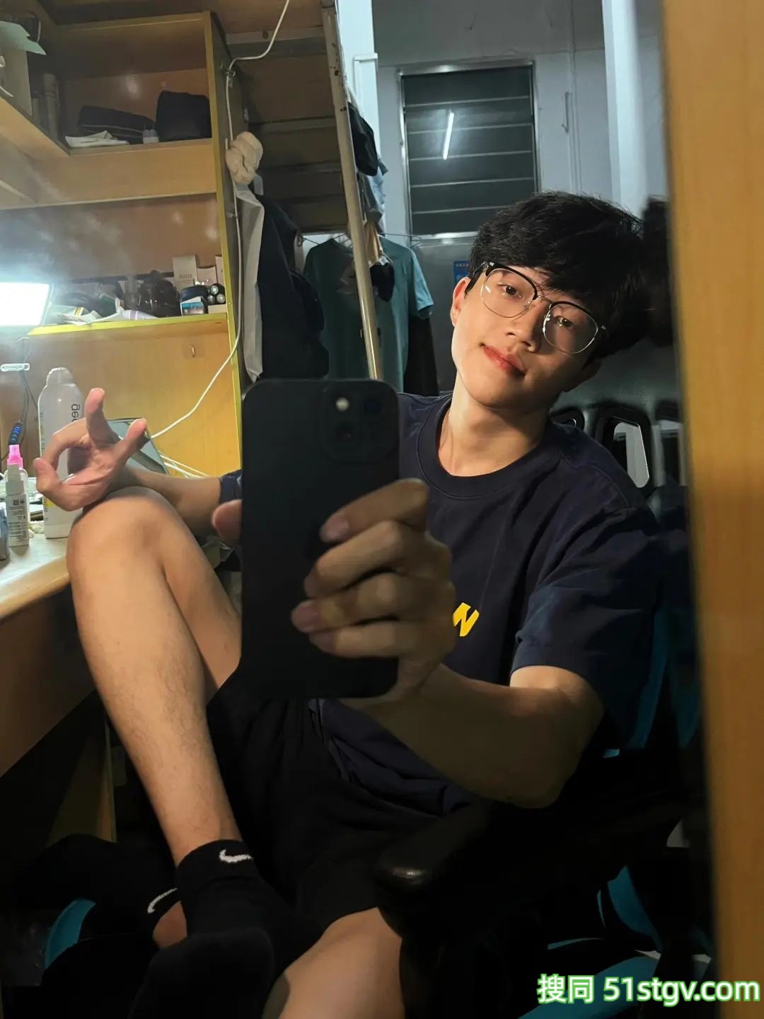 薄肌男友的泳池私照 - 51虹马