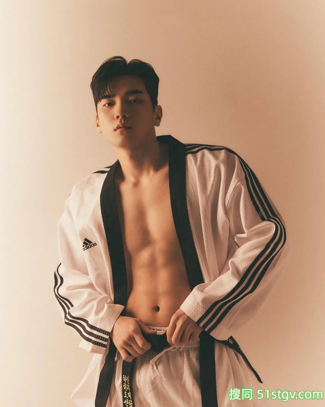 薄肌男，又有点肉肉的感觉-51虹马