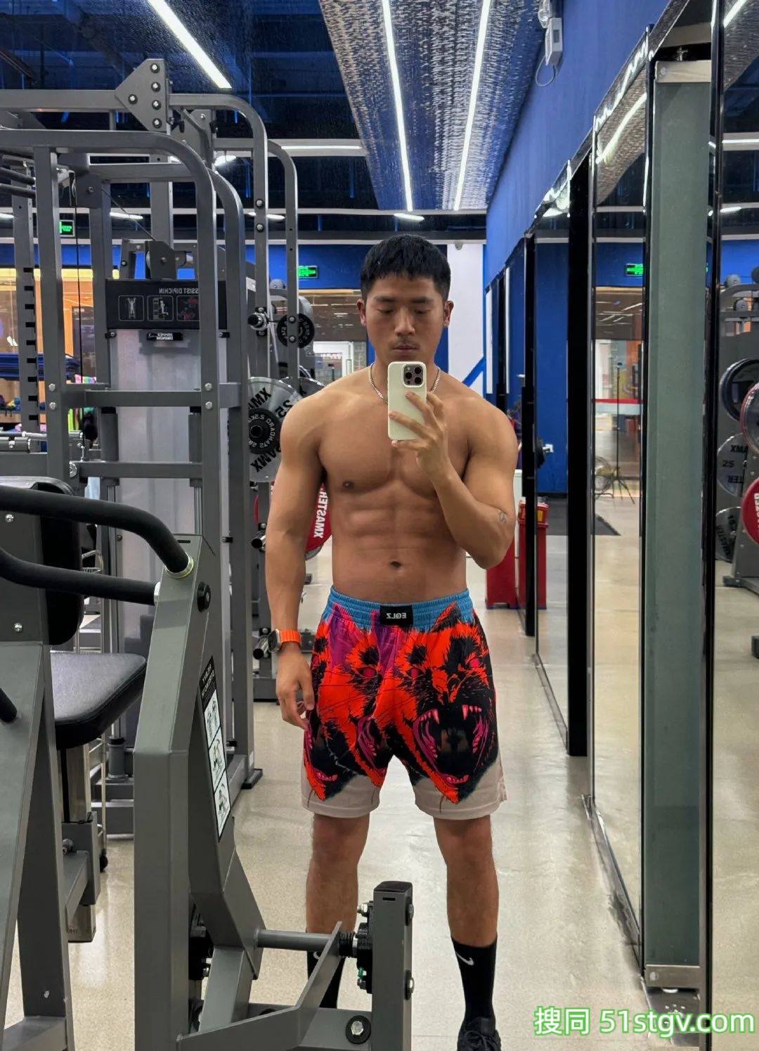 推特爆红的黑皮肌肉体育生,到底是谁在享用? - 51虹马 推特爆红的黑皮肌肉体育生,到底是谁在享用? - 51虹马