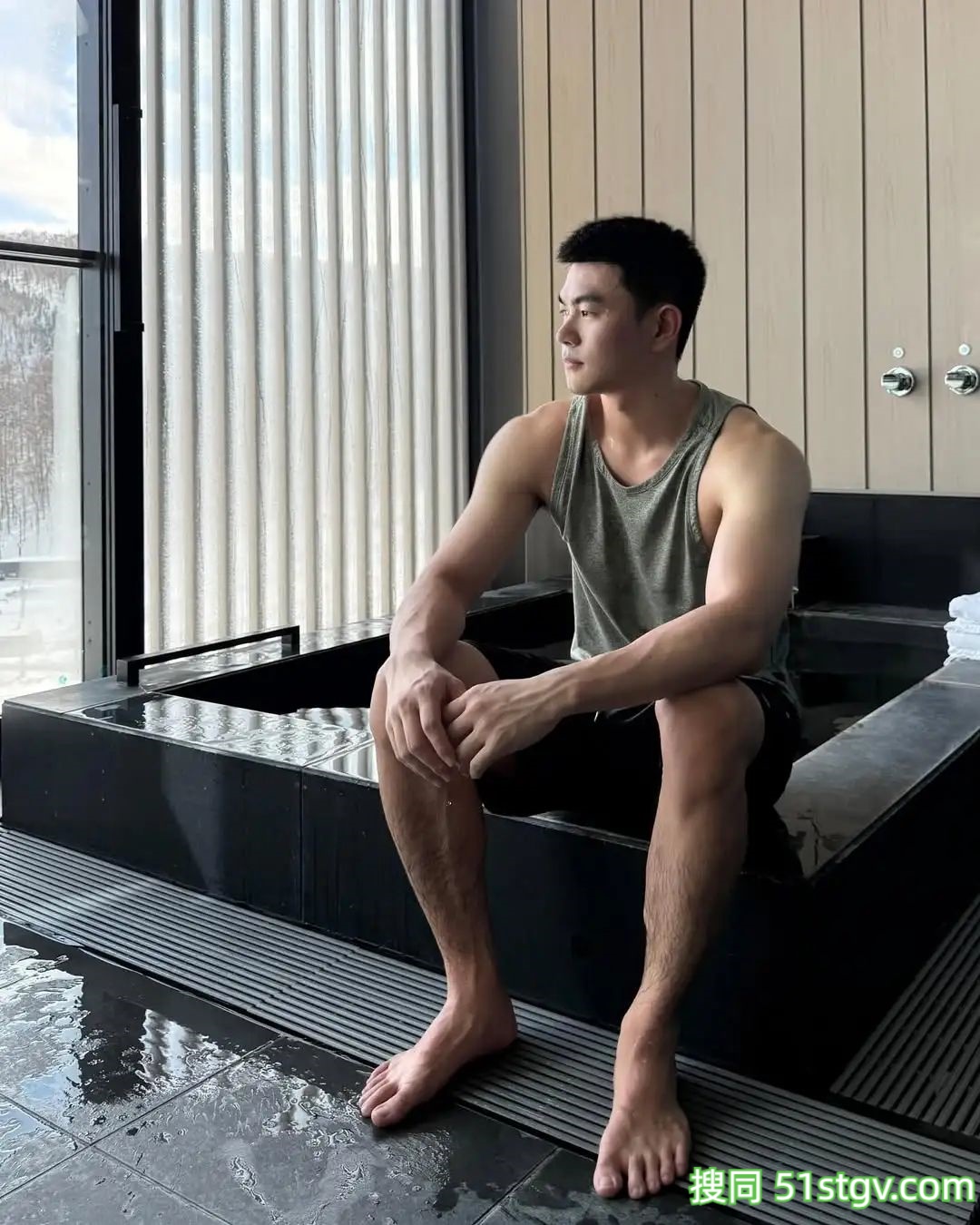 脂包肌帅哥哥的度假日常 - 51虹马