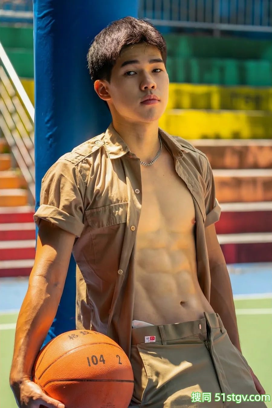 腹肌学长，有点泰国男生的风格 - 51虹马