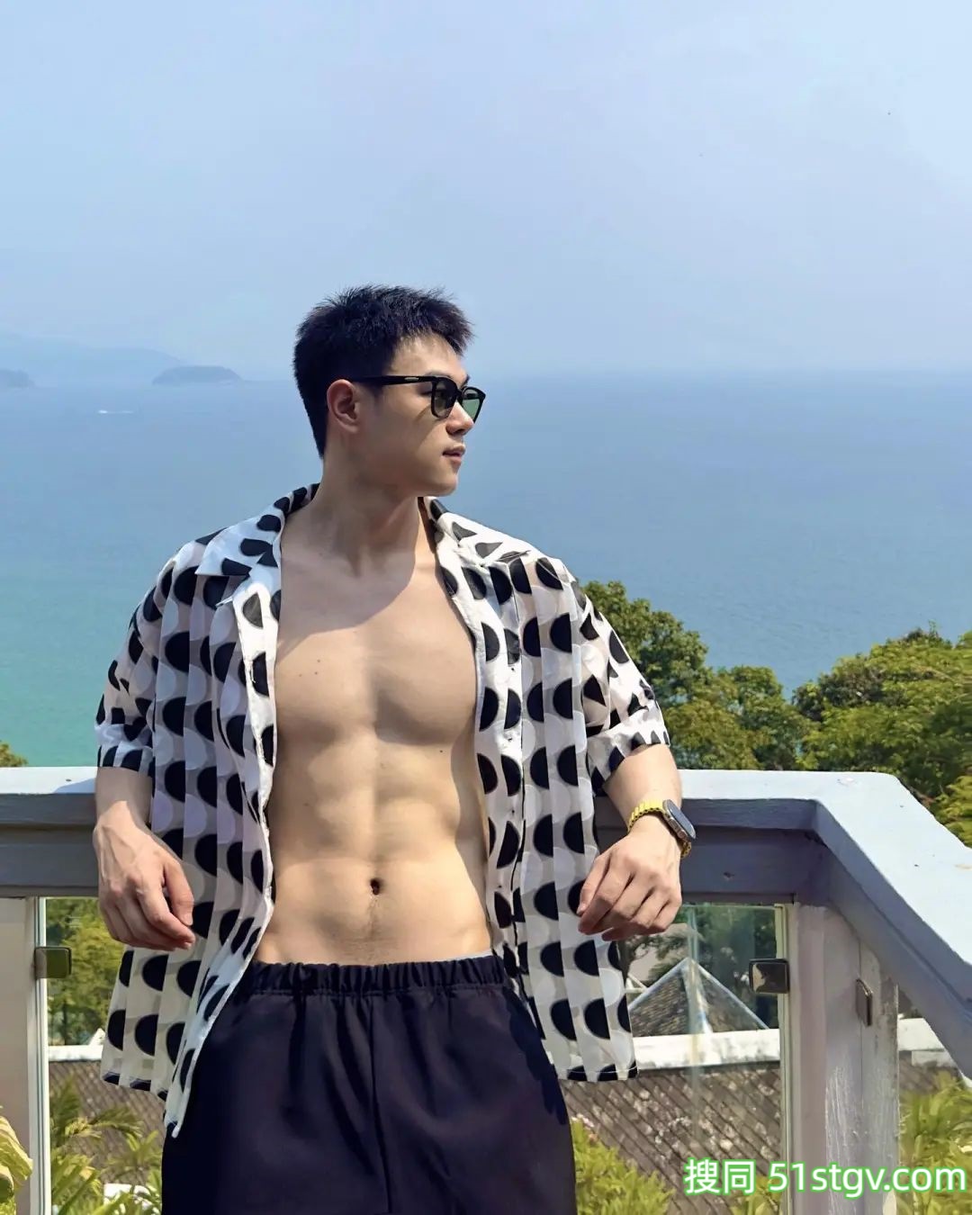 脂包肌帅哥哥的度假日常 - 51虹马