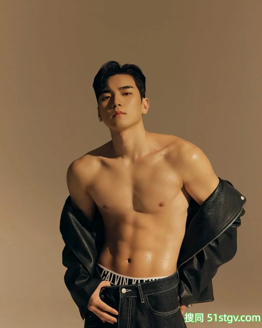 薄肌男，又有点肉肉的感觉 - 51虹马