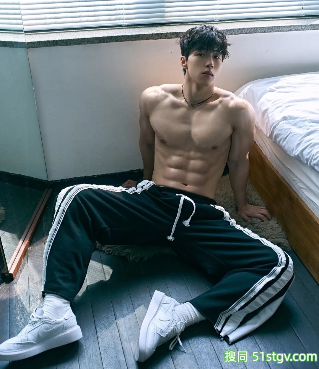 天菜男友，又帅又壮实 - 51虹马