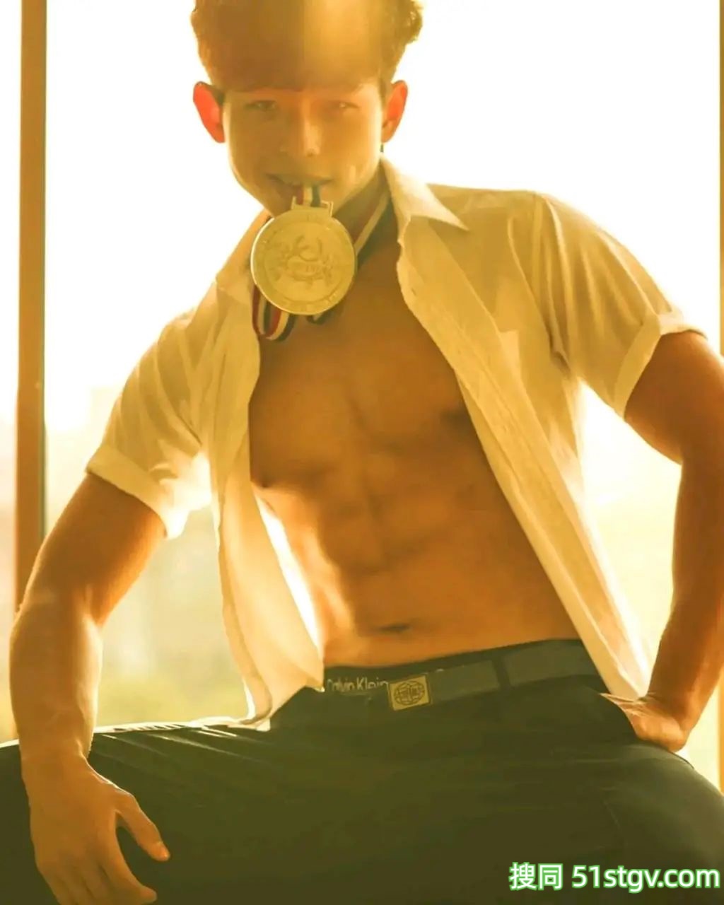 十七岁的小卷毛，黑皮体育生 - 51虹马