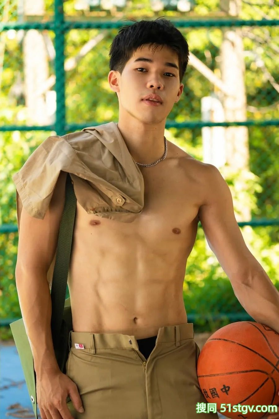 腹肌学长，有点泰国男生的风格 - 51虹马