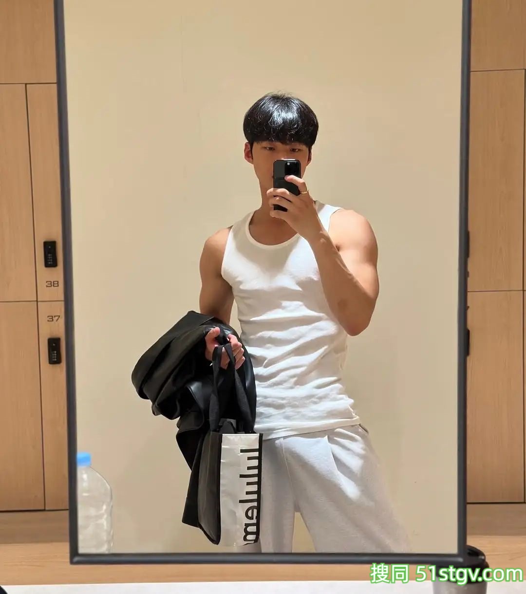 长腿小哥哥，身材正 - 51虹马