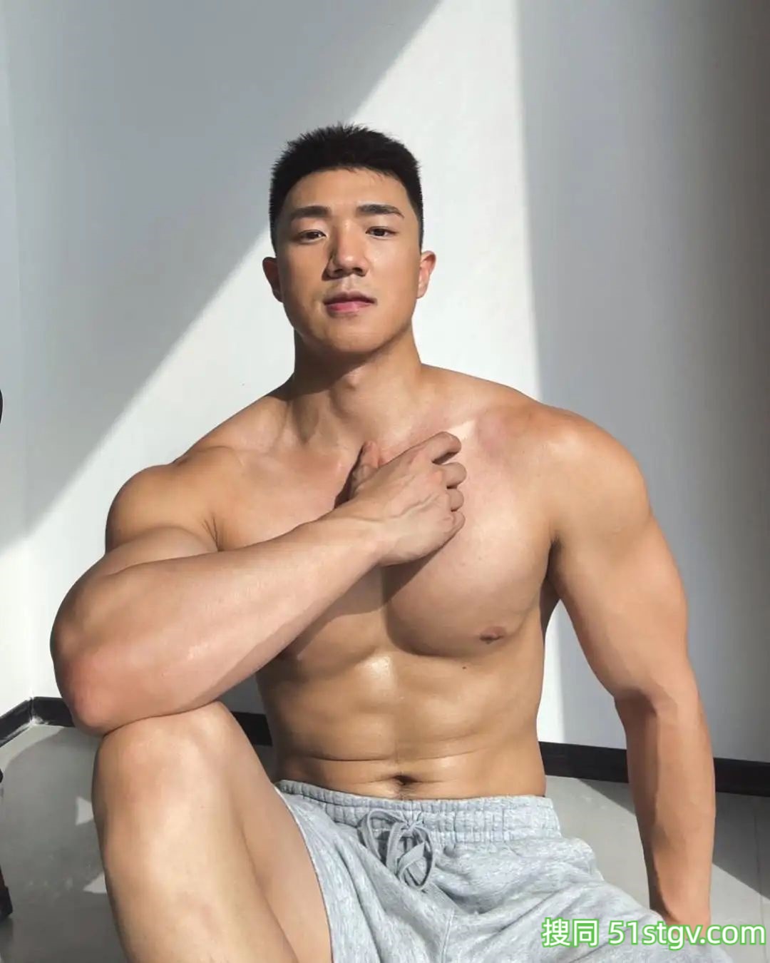 黑皮肉壮小哥哥-51虹马