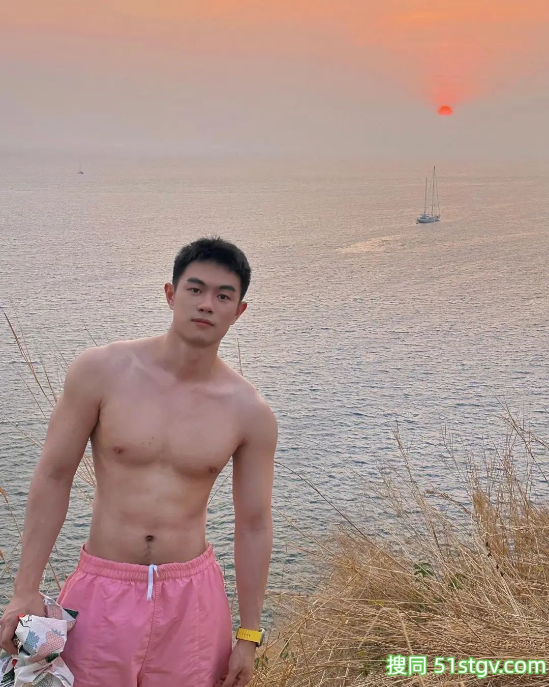 脂包肌帅哥哥的度假日常 - 51虹马
