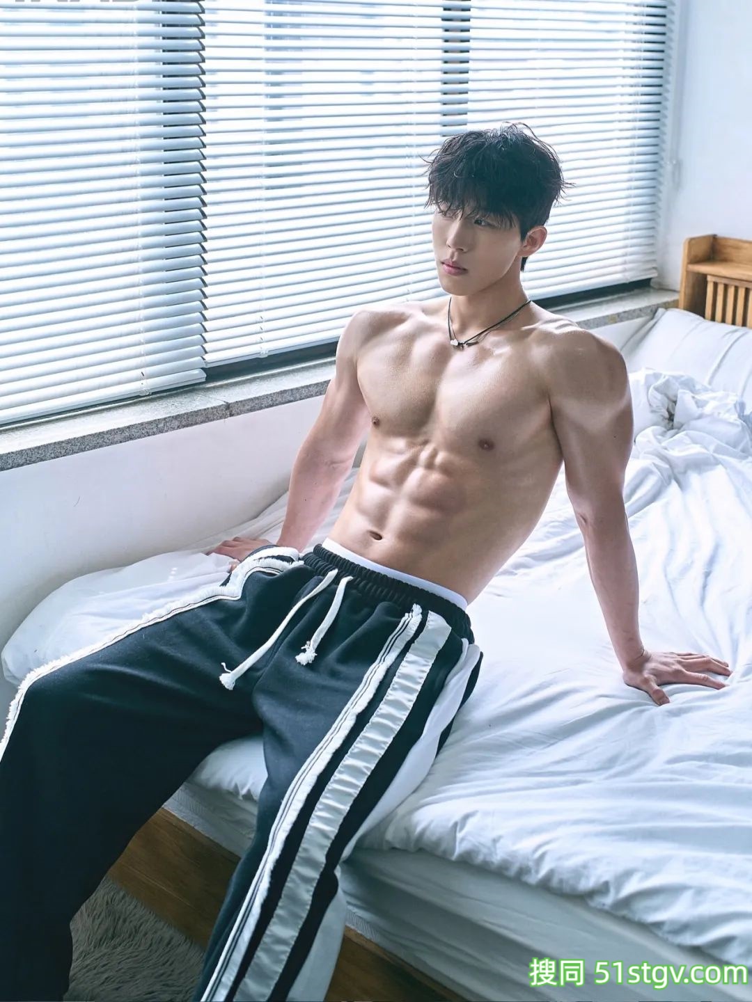 天菜男友，又帅又壮实 - 51虹马