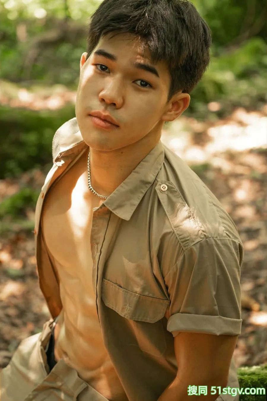 腹肌学长，有点泰国男生的风格 - 51虹马